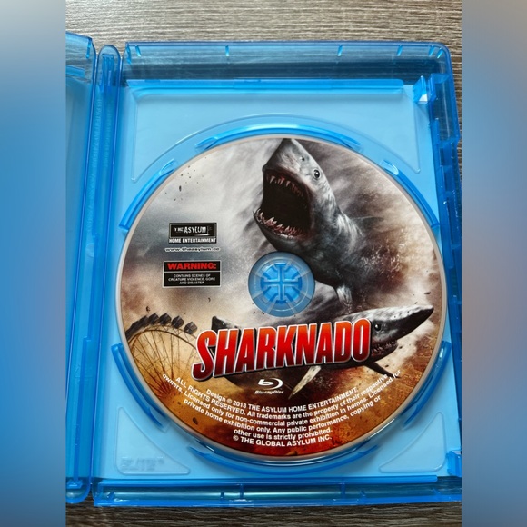 📀 3/$15 or 4/$20 📀 Sharknado Bluray - Picture 2 of 3